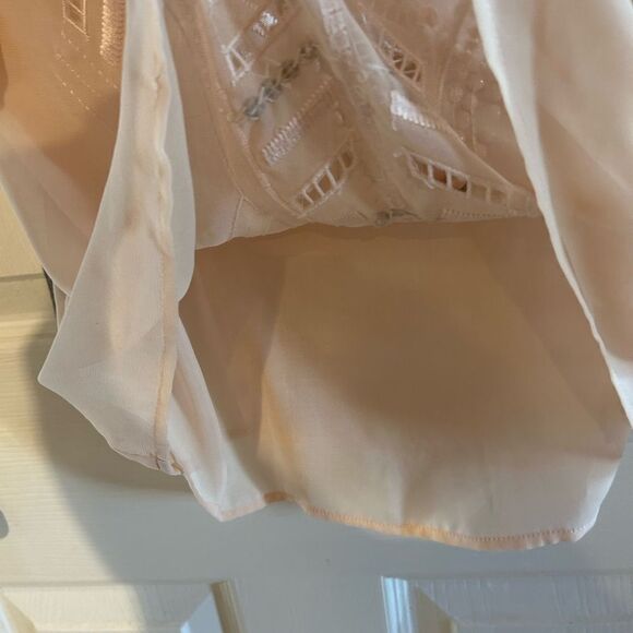 Bebe Embroidered Hand Beaded Draped sleeves Pink blush Sheer Blouse XL - Picture 9 of 13